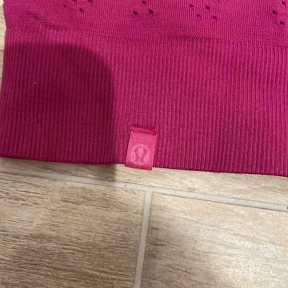 Rare Lululemon Tank Top - Color Magenta - Size 6 - Picture 3 of 5